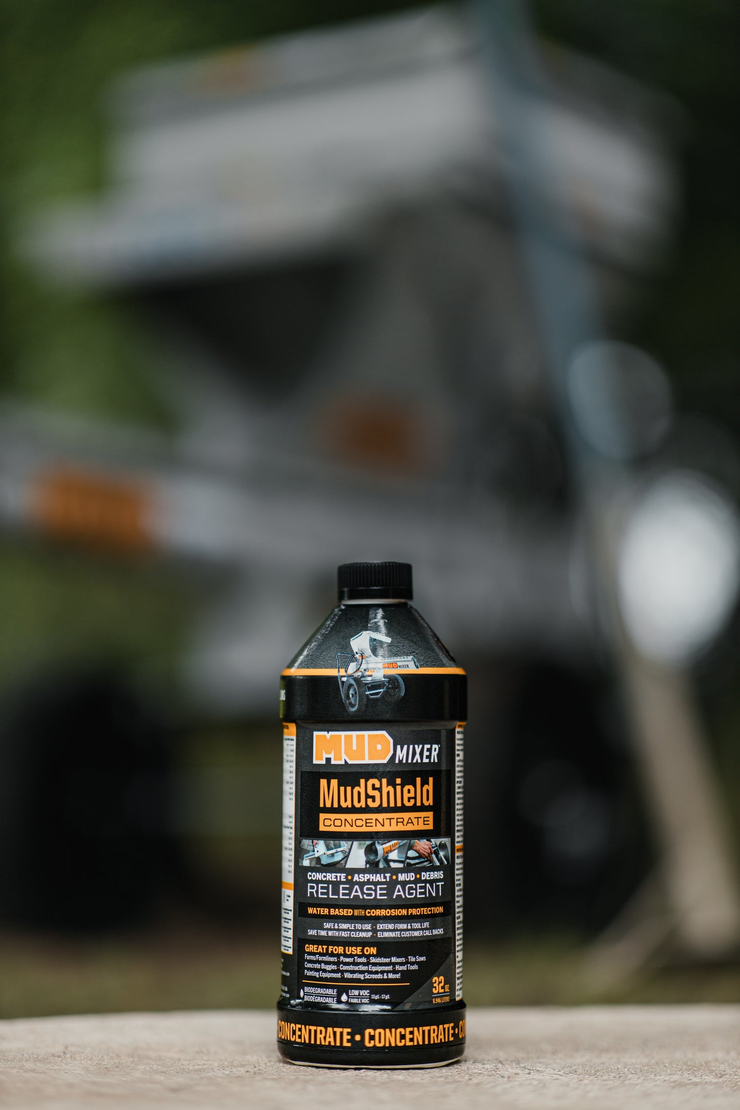 MudShield 32 oz Water-Based Concrete Release and Equipment Protectant Spray